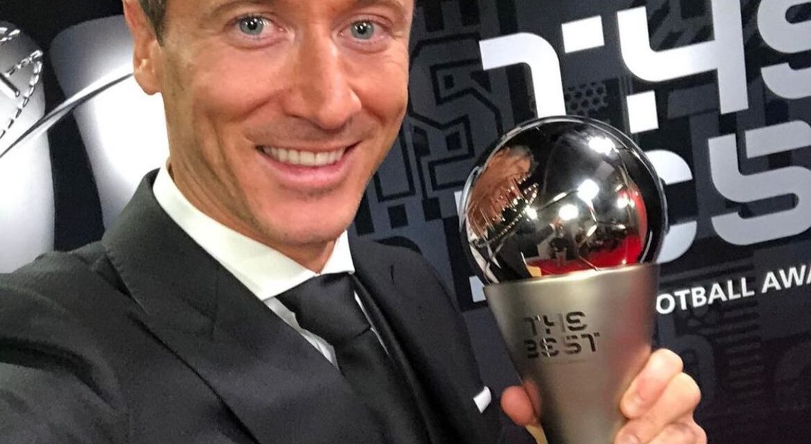 بايرن ميونيخ يحتفي بفوز روبرت ليفاندوفسكي