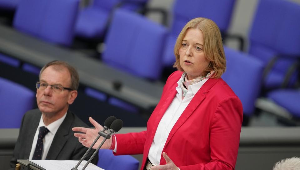 جدل في البرلمان الألماني حول إلزامية التطعيم