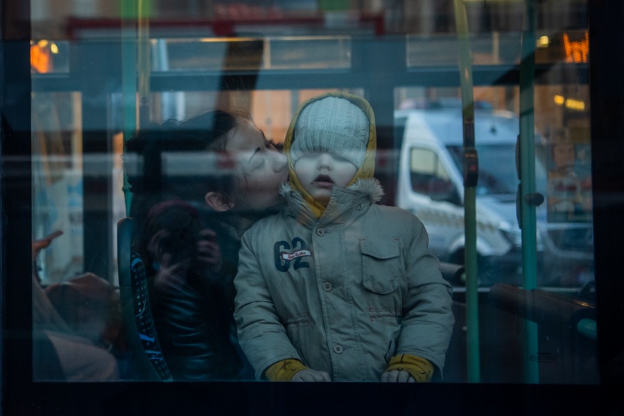 Baerbock und Faeser begrüßen die ersten Flüchtlinge im Rahmen der Luftbrücke zwischen Moldau und Deutschland   