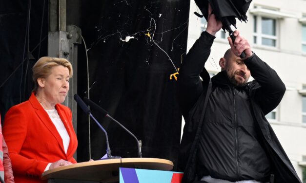 اعتداء بالبيض علي عمدة برلين في عيد العمال