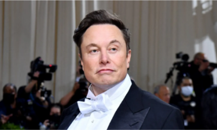 إيلون ماسك يدافع عن نفسه بسبب الأعمال الخيرية