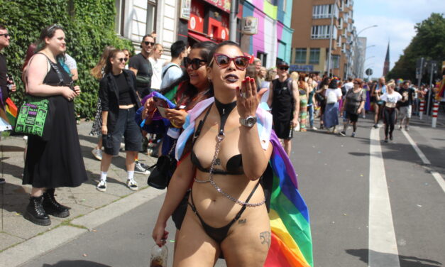برلين تحتفل بفخر المثليين بعد توقف عامين