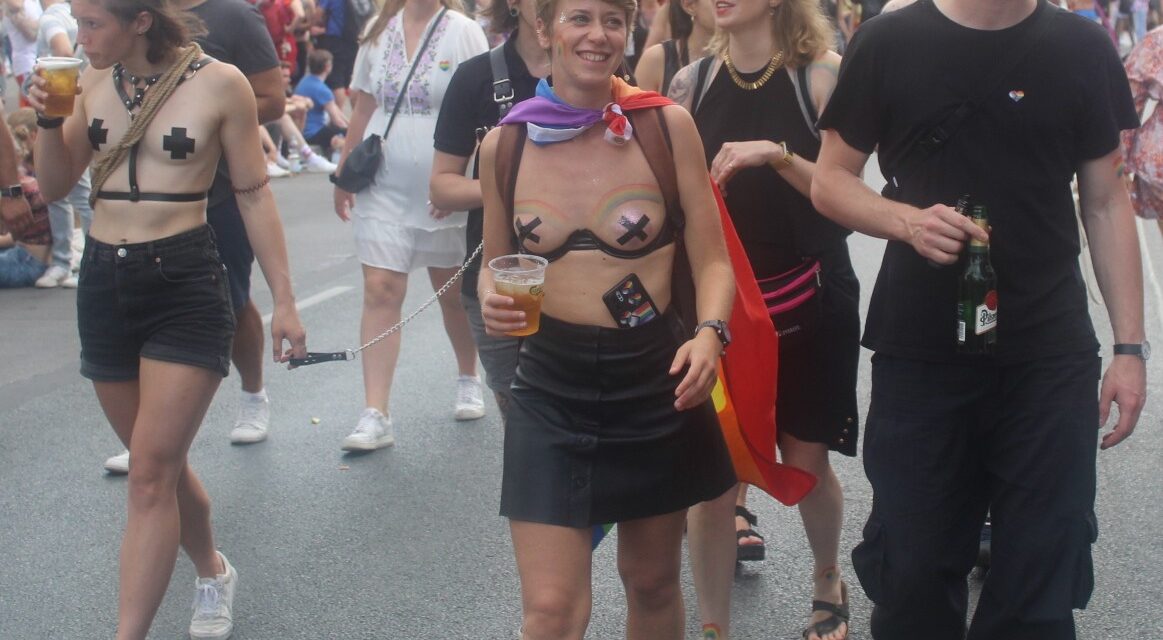 شرطة برلين تحقق فى وقائع مسيرة فخر المثليين