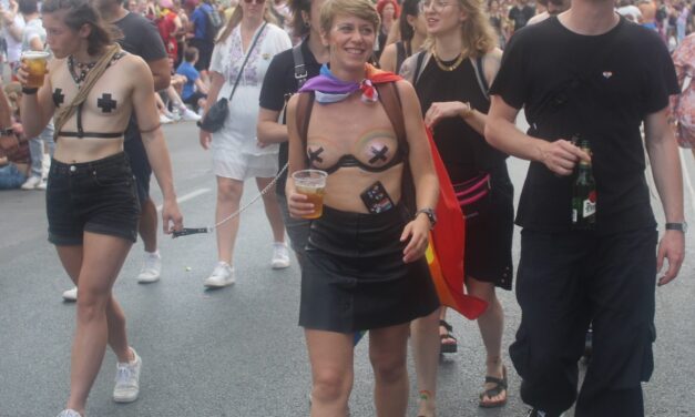 شرطة برلين تحقق فى وقائع مسيرة فخر المثليين