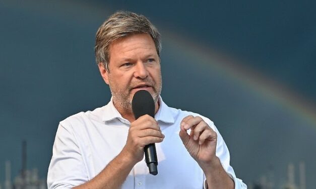 Habeck schließt weiteren AKW-Betrieb nicht aus