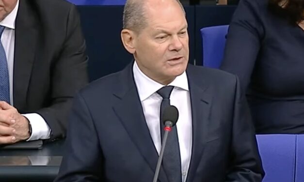 Die Entscheidung von Bundeskanzler Kampfpanzer vom Typ Leopard 2 in die Ukraine zu liefern