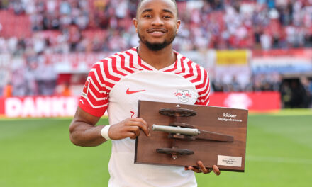 لايبزيج يواصل عروضه القوية ويتغلب علي شالكه بأربعة أهداف