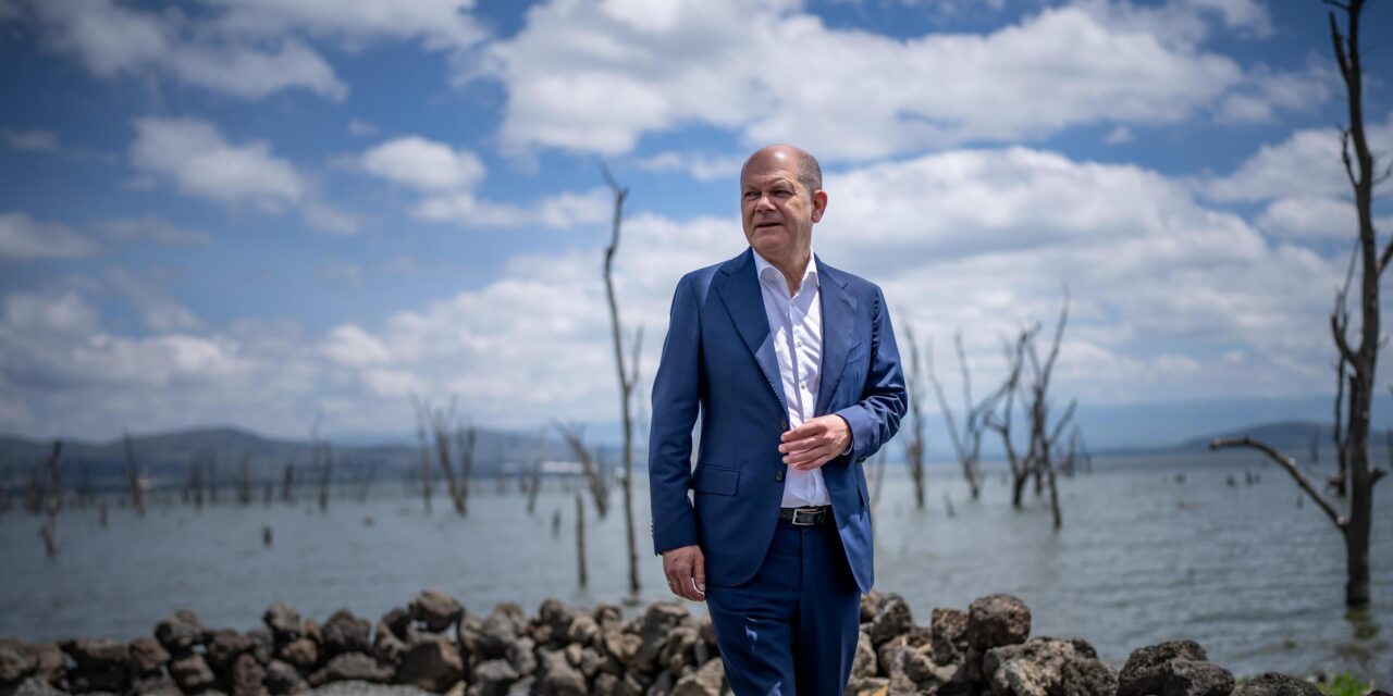    المستشار الألمانى يلقي كلمة أمام البرلمان الأوروبي