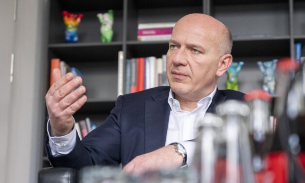 عمدة برلين يدعو إلي مواجهة العنف في صفوف الشباب