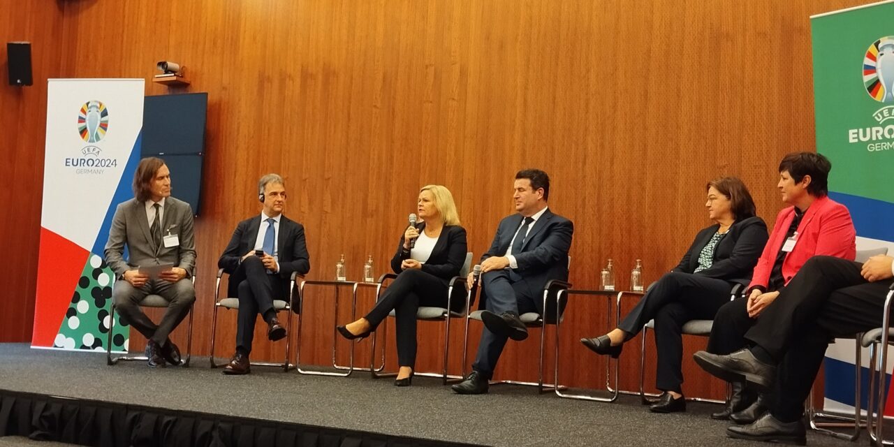 Faeser und Heil unterzeichnen Menschenrechtserklärung für EURO 2024   