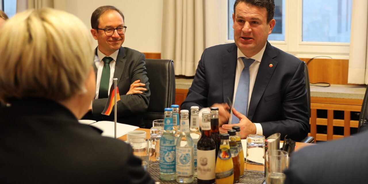 Zweite Stufe des neuen Fachkräfteeinwanderungsgesetzes tritt im März in Kraft