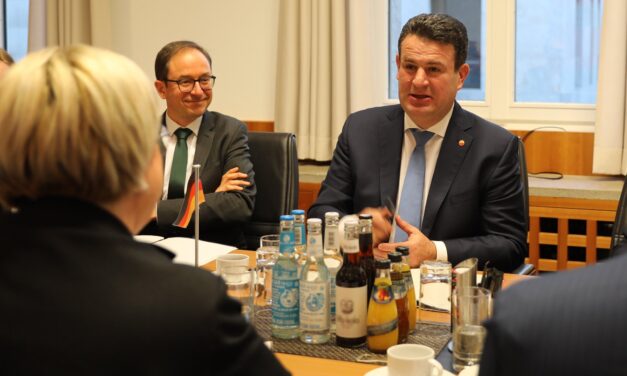 Zweite Stufe des neuen Fachkräfteeinwanderungsgesetzes tritt im März in Kraft