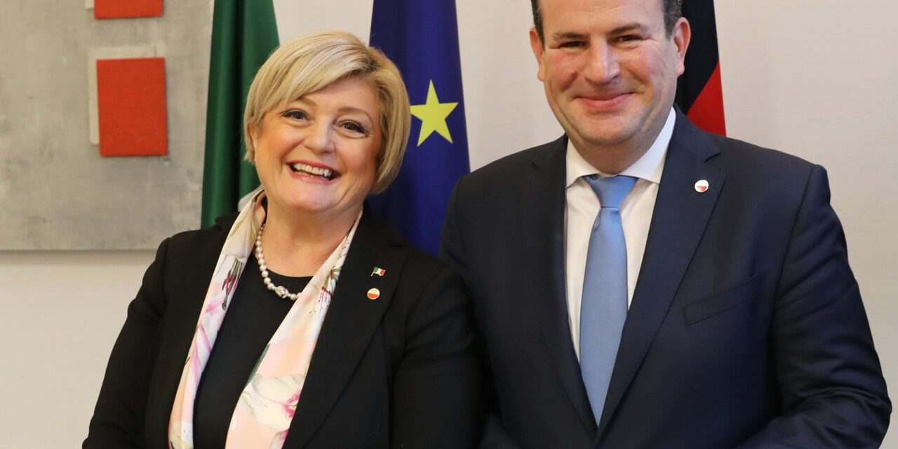 اليوم المرحلة الثانية من قانون هجرة العمال المهرة تدخل حيز التنفيذ