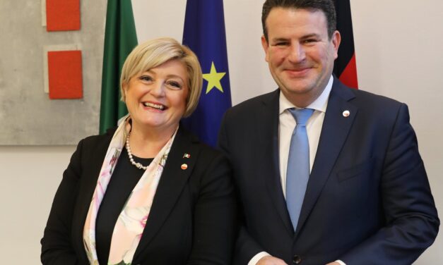 اليوم المرحلة الثانية من قانون هجرة العمال المهرة تدخل حيز التنفيذ