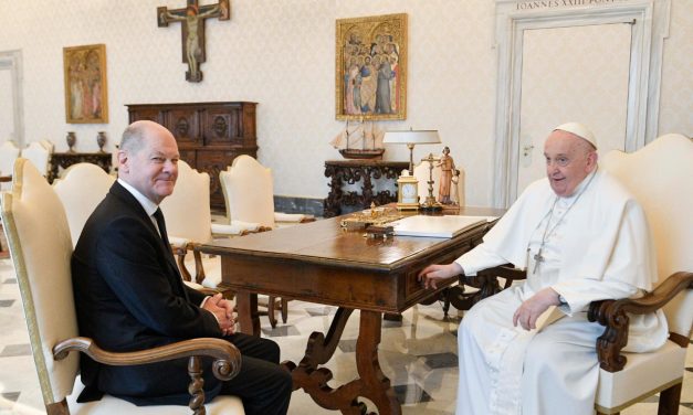 Kanzler Scholz widerspricht Papst Franziskus