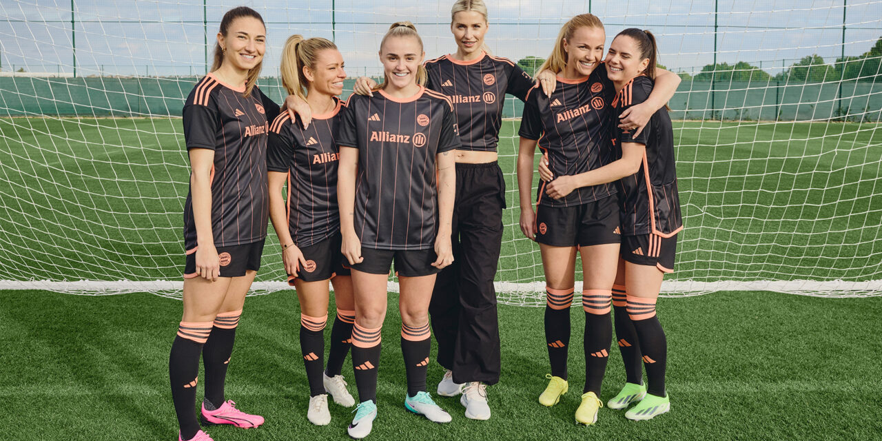 FC Bayern Frauen mit eigenem Trikot