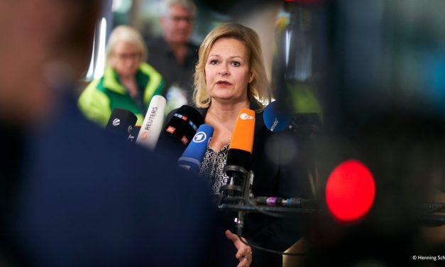 Mehr Schutz die aufgrund ihres politischen Engagements bedroht werden