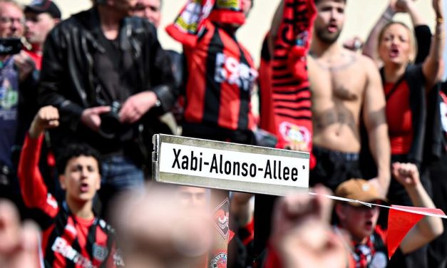 دعوات بتسمية شارع في ليفركوزن باسم مدربه