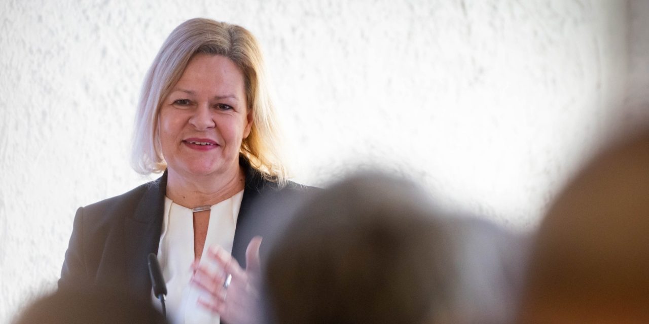 Bundesregierung entwickelt Nationalen Aktionsplan gegen Menschenhandel