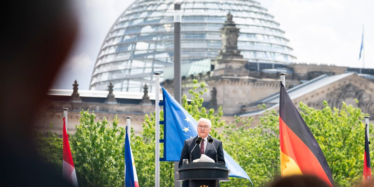Regierender Bürgermeister nimmt an Staatstakt und Berliner Demokratiefest teil