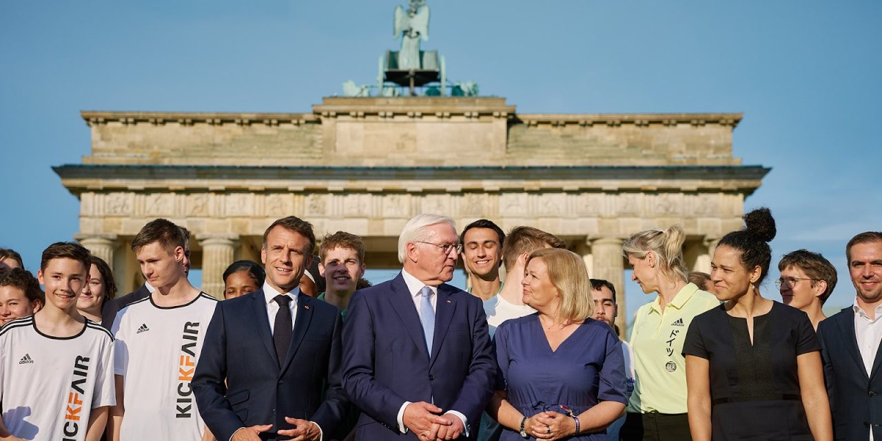 Sportsommers mit Fußball-EM und Olympischen Spielen