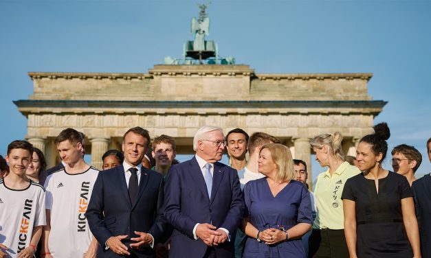Sportsommers mit Fußball-EM und Olympischen Spielen