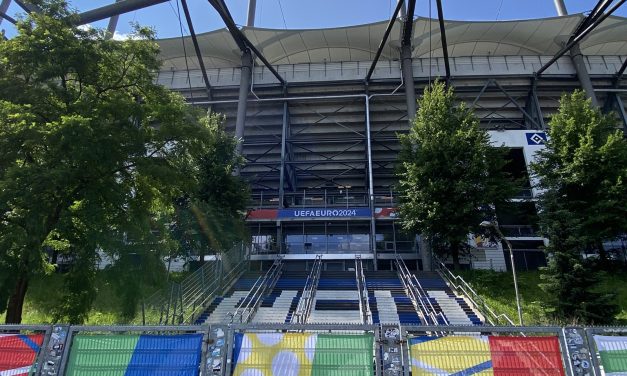 تسليم ملعب هامبورج الي لجنة يورو ٢٠٢٤