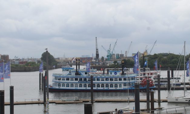 EM: Neue Container-Installation am Hamburger Hafen läutet die K.O.-Runde