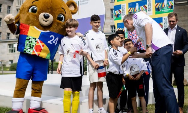 Fußball wird jünger – Mehr Mädchen, mehr Schiris