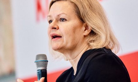 Bundesregierung schließt Verträge mit Telekommunikationsunternehmen