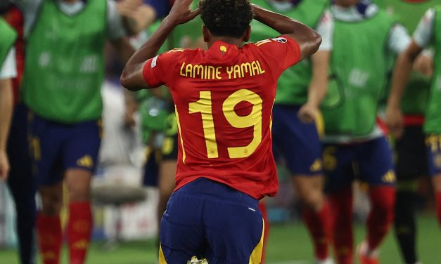 Spanien zieht ins Finale ein