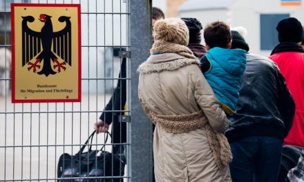 Nettozuwanderung nach Deutschland im Vergleich zum Vorjahr mehr als halbiert