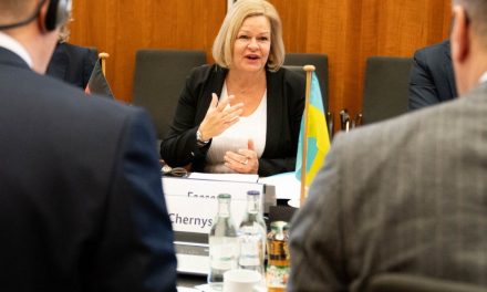 Schutz der Bundestagswahl: Nancy Faeser im Austausch mit Onlineplattformen