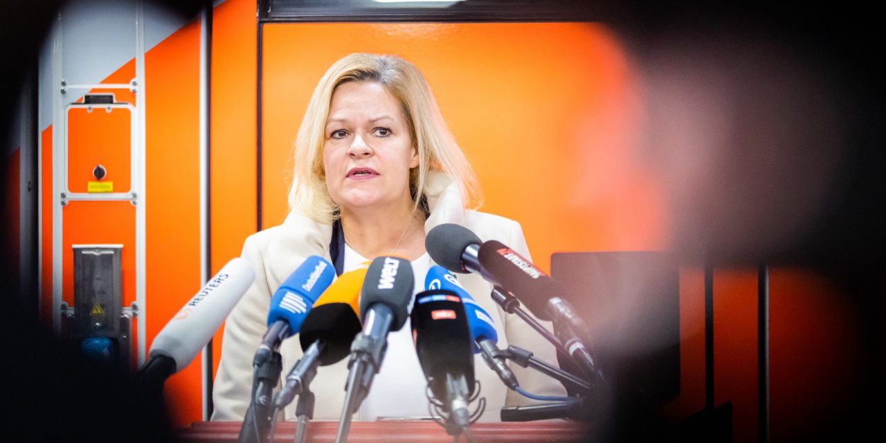 Die Zahl der rechtsextremen Straftaten hat im vergangenen