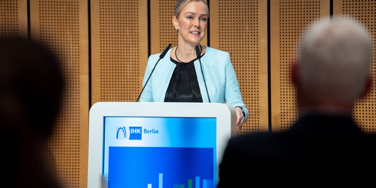 Kooperationsvereinbarung mit der IHK zum Einsatz von Kooperationsmanagern unterzeichnet