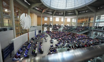 Erster Bericht über die Führung des Lobbyregisters beim Deutschen Bundestag vorgelegt