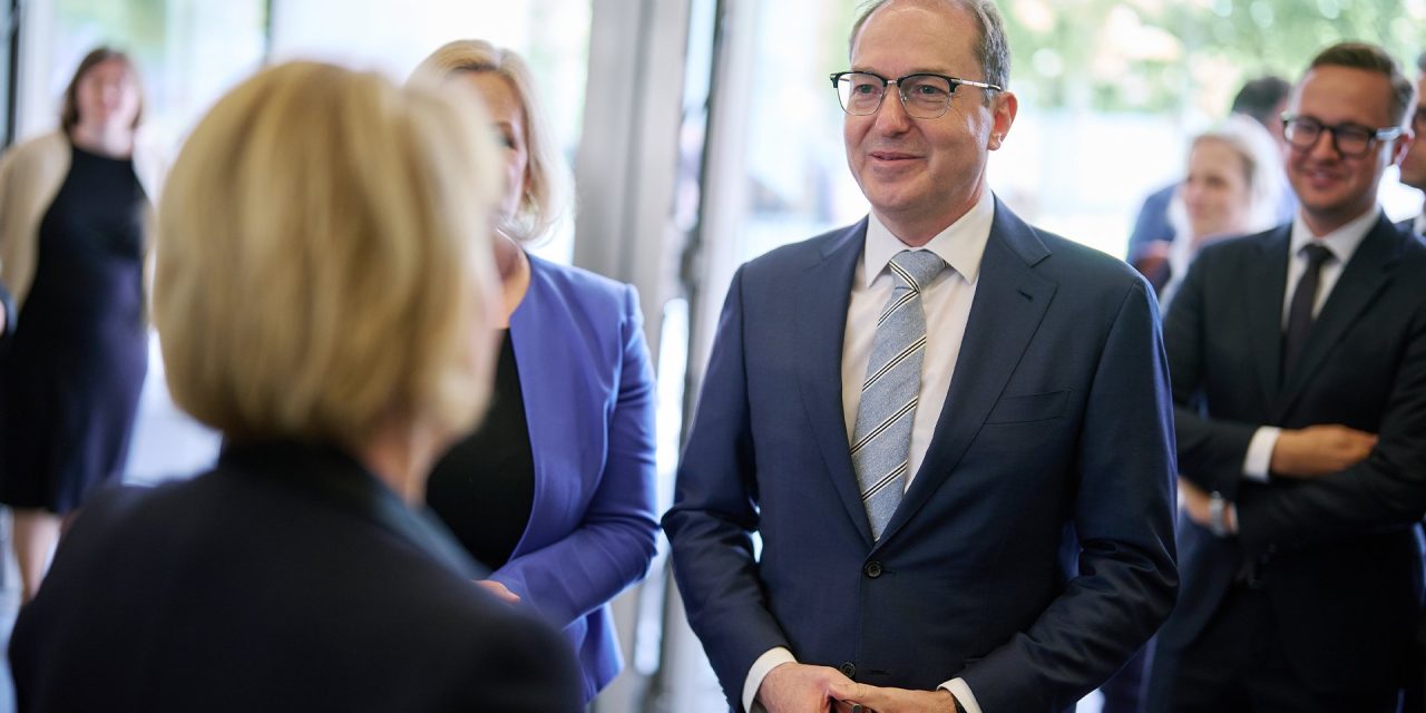 Bundesinnenminister Dobrindt verbietet den Verein „Königreich Deutschland“