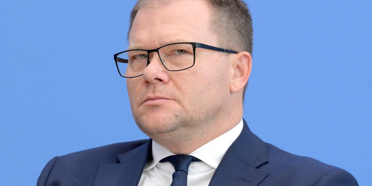 Bundesumweltminister Carsten Schneider besucht Stromspar