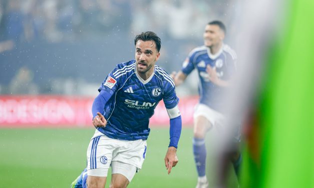 Ekstase auf Schalke – Aufstiegskrimi endet im kollektiven Rausch