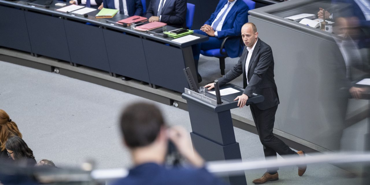 Finanzierung von Organisationen und Vereinen im parlamentarischen Fokus 