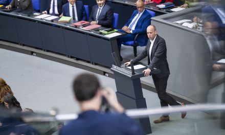 Finanzierung von Organisationen und Vereinen im parlamentarischen Fokus 
